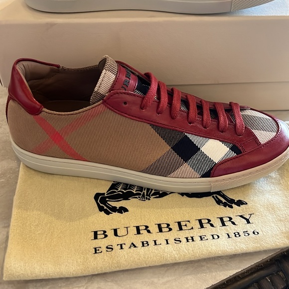 🎉𝐇𝐏!🎉BURBERRY HARTFIELD HOUSE CHECK LOW TOP SNEAKERS NIB - Picture 3 of 14